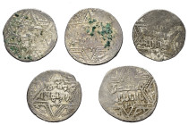 Islam - Lots.


Ayyubiden - Hauptlinie in Kairo.
al-Nasir Salah ad-Din (564 - 589 H. / 1169 - 1193).

Lot (5 Stück, Silber): Dirham. Halab, vers...