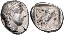 Griechen - Attika Tetradrachme ca. 449-404 v. Chr. Kopf der Athena mit attischem Helm und Lorbeerkranz n.r. / AOE Eule n.r., Kopf von vorn, dahinter O...