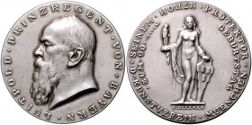 Bayern Prinzregent Luitpold 1886-1912 Silbermedaille 1911 mattiert (v. Bleeker) auf seinen 90. Geburtstag, vom Kunstverein München, i.Rd: C. POELLATH ...