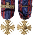 Kiautschou Erinnerungskreuz o.J. Treu dem Regiment", am rot-blau gestreiften Band mit Marine-Spange M.A.K.TSINGTAU Nimmergut zu 1262. "
37,8mm 24,2g ...