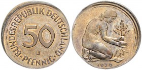 Bundesrepublik Deutschland 50 Pfennig 1976 J Fehlprägung: Auf messingplattierter Stahlronde bzw. 5 Pfennig Schrötling, stark magnetisch J. zu384. 
2,...