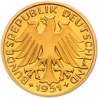 Bundesrepublik Deutschland 5 Deutsche Mark 1951 einseitige Motivprobe in Gold (!), Adler mit Umschrift, darunter Jahreszahl, geprägt auf Goldschrötlin...
