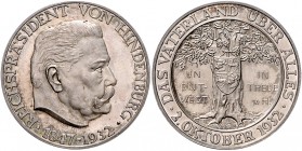 - Personen - Hindenburg, Paul v. 1847-1934 Silbermedaille 1932 (v. Glöckler) auf seinen 85. Geburtstag, i.Rd: Halbmond 835 PR. MÜNZE BERLIN 
36,1mm 2...