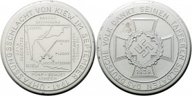- Allgemeine Medaillen Große Medaille 1941 (Silber?) hellgrau lackiert (unsign.) a.d. Umfassungsschlacht von Kiew im September 1941. Selten! Die Medai...