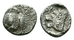 Mysia, Cyzicus Obol circa 450, AR . Forepart of boar l., behind, tunny. Lion’s head l. within incuse square. Reference: Condition: Very Fine

Weight...