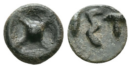 Moesia, Istros Æ. 5th century BC. Four-spoked wheel / IΣT. Reference: Condition: Very Fine

Weight: 1,36 gr. Diameter: 11,8 mm