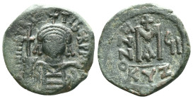 Mauricius Tiberius. Follis. Año 20 = 601/2 d.C. Cyzicus. (Doc-134a). (SB-519). Anv.: O N MVRICI TIBNER PE(RP AVC) Crowned facing bust of Maurice, wear...