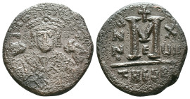 Justinian I. 527-565. Æ Follis. Antioch, year 21 = 547/548. DN IVSTINIANVS PP AVG, helmeted and cuirassed bust facing, holding globus cruciger and shi...