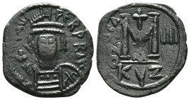 Heraclius. Follis. Cyzicus. (Sear-839). (Mib-184). Anv.: D N hRACLI - PERP AVC Cuirassed bust facing with short beard, wearing plumed helmet and holdi...