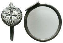 Crusaders Silver Cross Ring with a cross on it , Circa 10th-12th Century AD. Reference: Condition: Very Fine

Weight: 2,74 gr. Diameter: 23,6 mm