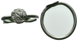Ancient Byzantine / Crusaders Silver Ring 10th-12th century AD. Reference: Condition: Very Fine

Weight: 2,14 gr. Diameter: 21,5 mm