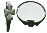Byzantine / Crusaders Ring, 7th - 13th century AD. Reference: Condition: Very Fine

Weight: 1,02 gr. Diameter: 20,7 mm