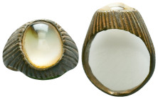 Ancient Roman Bronze Ring with a stone inlaid on bezel, circa 1st - 3rd AD. Reference: Condition: Very Fine

Weight: 6,02 gr. Diameter: 26,7 mm