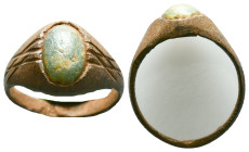 Ancient Roman Bronze Ring with a stone inlaid on bezel, circa 1st - 3rd AD. Reference: Condition: Very Fine

Weight: 3,80 gr. Diameter: 25,7 mm