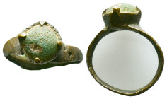 Ancient Roman Bronze Ring with a stone inlaid on bezel, circa 1st - 3rd AD. Reference: Condition: Very Fine

Weight: 2,78 gr. Diameter: 22,8 mm
