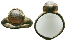 Ancient Roman Bronze Ring with a stone inlaid on bezel, circa 1st - 3rd AD. Reference: Condition: Very Fine

Weight: 3,23 gr. Diameter: 22,8 mm