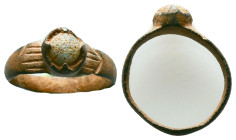 Ancient Roman Bronze Ring with a stone inlaid on bezel, circa 1st - 3rd AD. Reference: Condition: Very Fine

Weight: 1,75 gr. Diameter: 20,9 mm