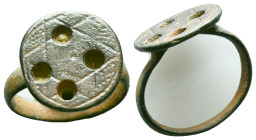 Ancient Roman Bronze Ring , circa 1st - 3rd AD. Reference: Condition: Very Fine

Weight: 5,65 gr. Diameter: 19,9 mm