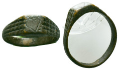 Ancient Roman Bronze Ring , circa 1st - 3rd AD. Reference: Condition: Very Fine

Weight:2.77 gr. Diameter: 22.3 mm