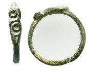 Ancient Roman Bronze Ring , circa 1st - 3rd AD. Reference: Condition: Very Fine

Weight: 1.42 gr. Diameter: 18.8 mm