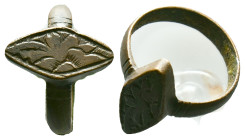 Ancient Roman Bronze Ring , circa 1st - 3rd AD. Reference: Condition: Very Fine

Weight:2,87 gr. Diameter:19,6 mm