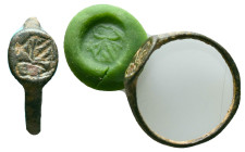 Ancient Roman Bronze Ring , circa 1st - 3rd AD. Reference: Condition: Very Fine

Weight: 1,42 gr. Diameter: 19,3 mm