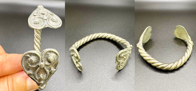 Solid Silver Bracelet 1st-4th century AD. Reference: Condition: Very Fine

Wei...