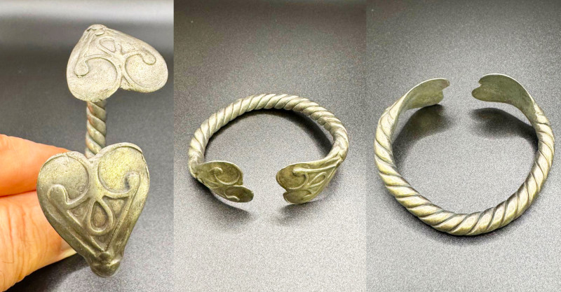 Solid Silver Bracelet 1st-4th century AD. Reference: Condition: Very Fine

Wei...