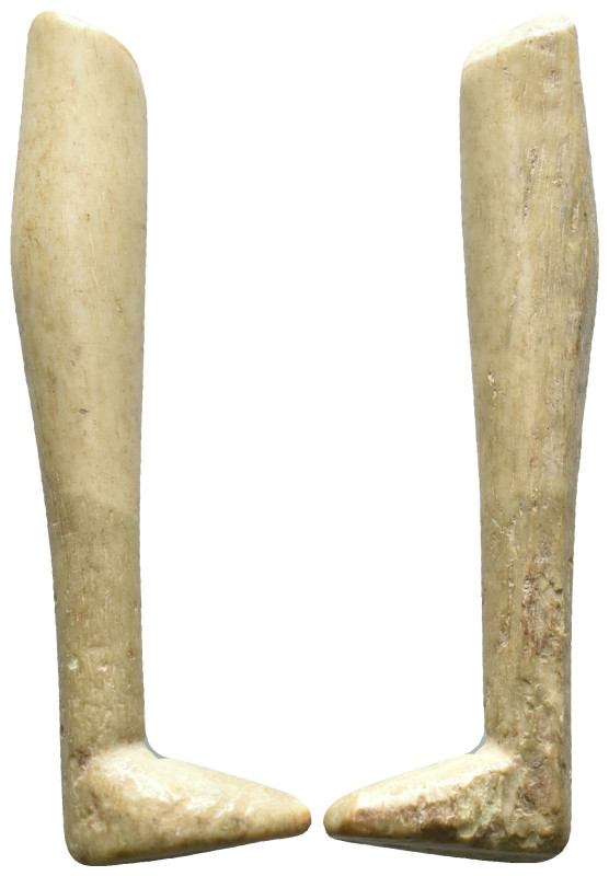Ancient Roman Ivory Foot pendant Reference: Condition: Very Fine

Weight: 6,02...