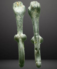 Ancient Roman Bronze Phallus Pendant, c. 3rd-5th century AD. Reference: Condition: Very Fine

Weight: 11.6 gr. Diameter: 51.4 mm
