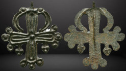 Byzantine Bronze Cross Pendant, Circa 5th-7th Century AD. Reference: Condition: Very Fine

Weight: 10,5 gr. Diameter: 44,7 mm
