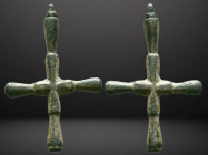 Byzantine Bronze Cross Pendant, Circa 5th-7th Century AD. Reference: Condition: Very Fine

Weight: 7,26 gr. Diameter: 46,2 mm