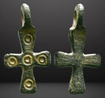 Byzantine Bronze Cross Pendant, Circa 5th-7th Century AD. Reference: Condition: Very Fine

Weight: 2,42 gr. Diameter: 25,4 mm