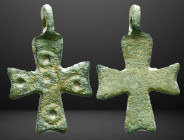 Byzantine Bronze Cross Pendant, Circa 5th-7th Century AD. Reference: Condition: Very Fine

Weight: 3,51 gr. Diameter: 28,4 mm