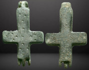 Byzantine Bronze Cross Pendant, Circa 5th-7th Century AD. Reference: Condition: Very Fine

Weight: 14.9 gr. Diameter: 46.2 mm
