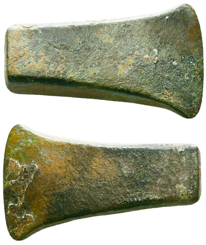 Ancient Bronze Axe Head Reference: Condition: Very Fine

Weight: 16,3 gr. Diam...
