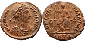 Theodosius I (379-395) Follis. Obv: Pearl-diademed, draped, cuirassed bust right Rev.: Constantinopolis on throne