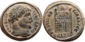 Constantine I The Great (306 - 337 AD). Follis. Obv.: CONSTANTINVS AVG, Laureate head of Constantine right. Rev.: PROVIDENTIA AVGG, Camp gate