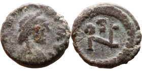 Leo I (457-474AD) AE nummus Obv: draped, cuirassed and pearl-diademed bust right rev: Latin monogram of Leo within wreath
