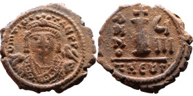 Maurice Tiberius (582-602)  Decanummium Obverse: Crowned bust facing, wearing consular robes, holding mappa and eagle-tipped scepter , Reverse: Large ...