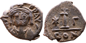 Maurice Tiberius (582-602)  Decanummium Obverse: Crowned bust facing, wearing consular robes, holding mappa and eagle-tipped scepter , Reverse: Large ...
