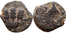 JUDAEA. Jerusalem mint. Agrippa I (under Claudius, 37-44 AD). AE prutah. Obv.: ΒΑCΙΛΕWC ΑΓΡΙΠΑ; Umbrella-like canopy with fringes. Rev.: Three ears of...