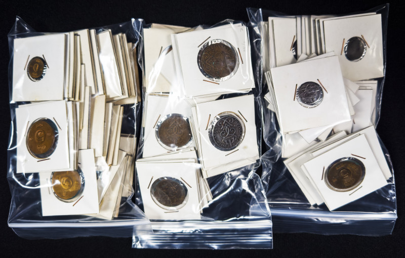 Lot of 128 pieces (Öre) from Sweden of which 112 are copper and 16 are iron. Inc...