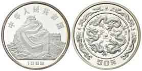 CINA
Repubblica Popolare Cinese, dal 1949.
50 Yuan 1988.
Ag
gr. 155,47
Dr. La Grande Muraglia.
Rv. Tre dragoni; sotto, valore.
KM#194.
In scat...