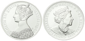 GRAN BRETAGNA
Elisabetta II, 1952-2022.
Pound 2022 Gothic Victoria Crown.
Ag
gr. 31,39
Dr. Profilo della Regina Victoria a s., indossa la corona ...