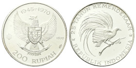 INDONESIA 
Repubblica, dal 1950.
200 Rupiah 1970.
Ag
gr. 7,86
Dr. Aquila ad ali spiegate con scudo caricato in petto (stemma nazionale).
Rv. Par...