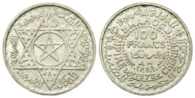 MAROCCO
Mohammed V, 1927-1961.
100 Franchi 1953.
Ag
gr. 4,01
Dr. Stella a cinque punte entro stella a sei punte.
Rv. Valore e data.
KM#Y52.
FD...