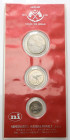 OMAN
Ghalib bin Ali bin Hilal al-Hinai, 1959-2009.
Set AH1371(1971) di tre valori: 20, 10 e 5 Ryals.
Ag
Dr. Due Bandiere decussate con su sciabole...