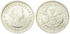 RODESIA
Elisabetta II, 1952-2022.
Corona 1953 (100° anniversario Nascita di Cecil Rhodes).
Ag
gr. 28,20
Dr. Busto diademato a. s.
Rv. Ritratto d...