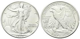 USA
Federazione.
Half Dollar 1939 Walking Liberty D, zecca di Denver.
Ag
Dr. Libertà avanza verso s.; sullo sfondo, il sole nascente.
Rv. Aquila ...